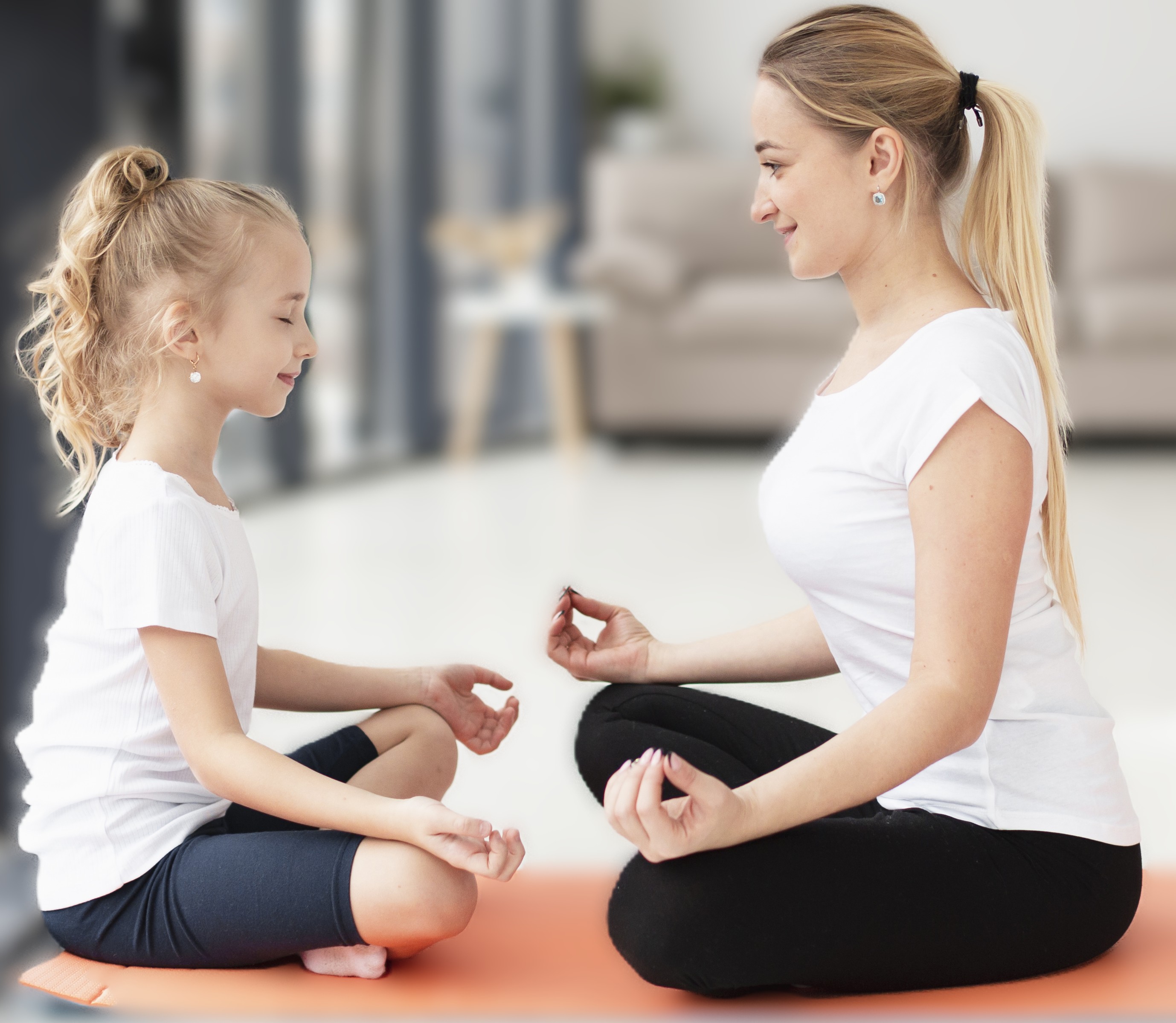 Eltern-Kind-Yoga. Zusammen auf der Matte Yoga spielerisch erleben, Ruhe und Verbindung spüren.